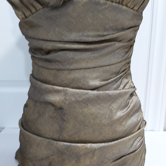 Jessica McClintock MetalicGold Ruffled Cocktail Dress necklace included - Picture 3 of 14